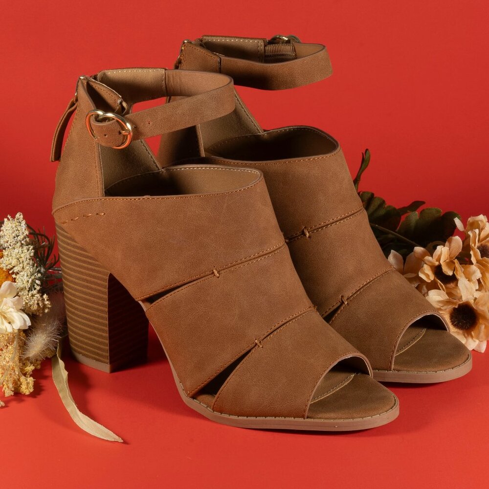 Qupid Ankle Booties Block Heel Peep Toe Side Buckle Color Brown Womens Size 7